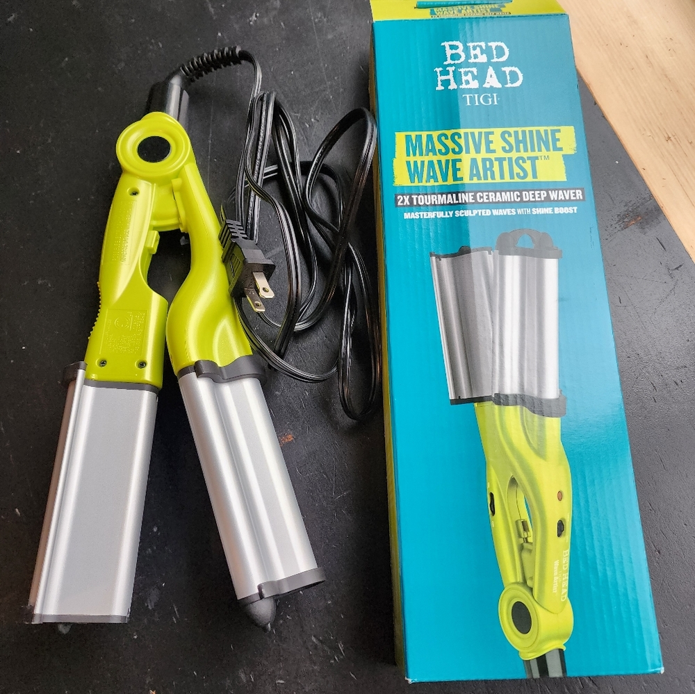 BedHead Massive Shine Wave Artist - Green and Silver
